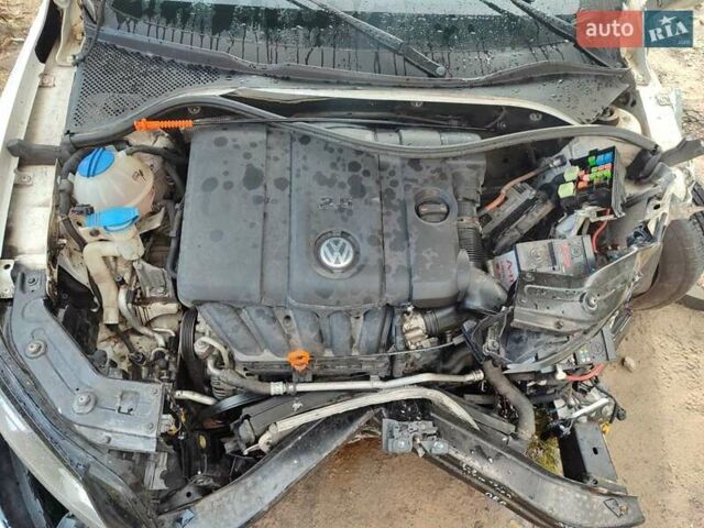 Белый Фольксваген Пассат, объемом двигателя 2.5 л и пробегом 204 тыс. км за 3500 $, фото 5 на Automoto.ua