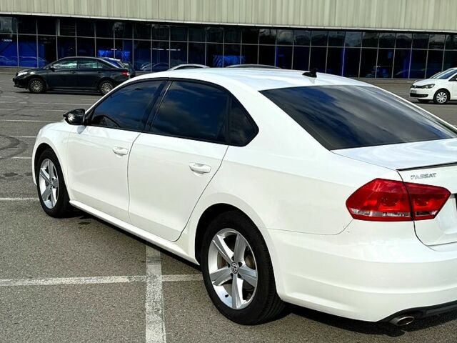 Білий Фольксваген Пассат, об'ємом двигуна 2.5 л та пробігом 270 тис. км за 11000 $, фото 3 на Automoto.ua