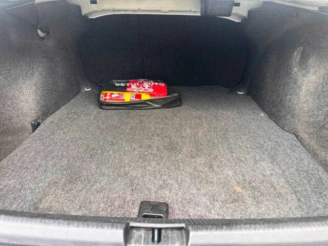 Белый Фольксваген Пассат, объемом двигателя 2.5 л и пробегом 228 тыс. км за 8700 $, фото 9 на Automoto.ua