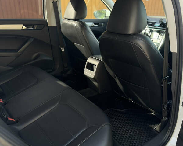 Фольксваген Пассат 2011 в Измаиле на Automoto.ua Белый Фольксваген Пассат, объемом двигателя 2.49 л и пробегом 258 тыс. км за 9000 $, фото 5 на Automoto.ua