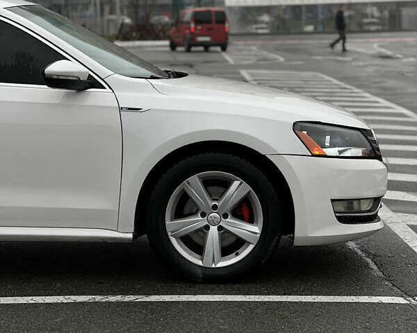 Белый Фольксваген Пассат, объемом двигателя 2.5 л и пробегом 241 тыс. км за 8700 $, фото 9 на Automoto.ua