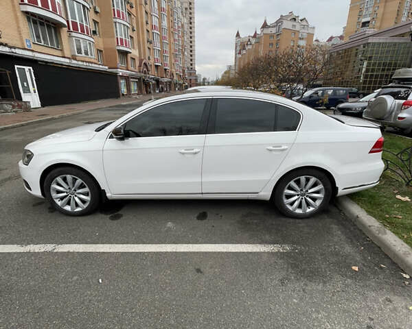 Белый Фольксваген Пассат, объемом двигателя 1.78 л и пробегом 220 тыс. км за 10300 $, фото 2 на Automoto.ua