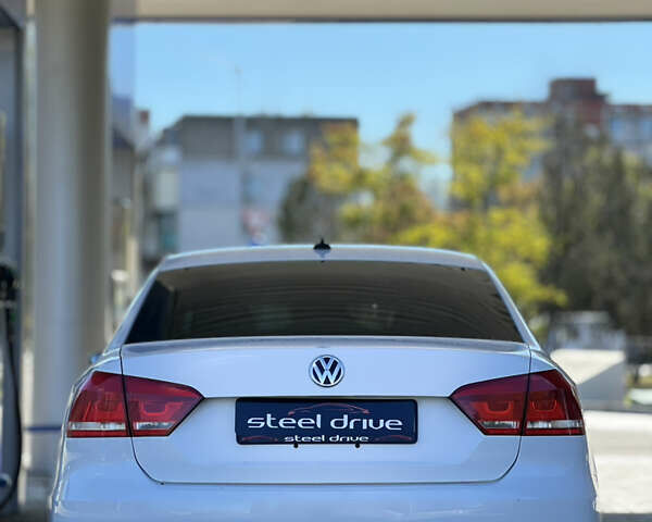 Белый Фольксваген Пассат, объемом двигателя 2 л и пробегом 266 тыс. км за 10699 $, фото 4 на Automoto.ua