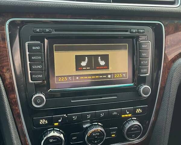 Білий Фольксваген Пассат, об'ємом двигуна 2.48 л та пробігом 300 тис. км за 8599 $, фото 10 на Automoto.ua