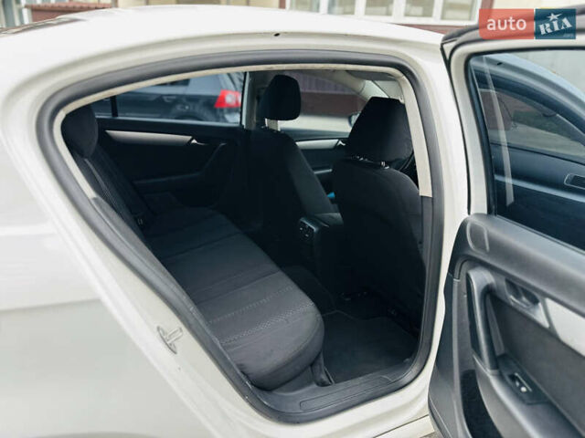 Білий Фольксваген Пассат, об'ємом двигуна 1.6 л та пробігом 285 тис. км за 10700 $, фото 7 на Automoto.ua