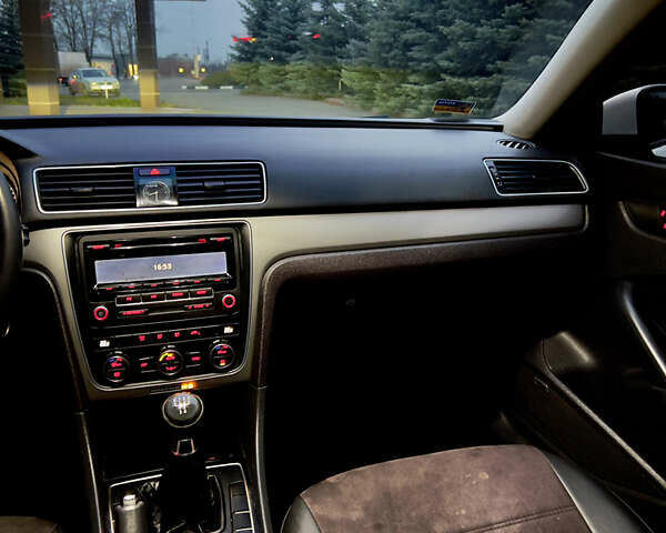 Белый Фольксваген Пассат, объемом двигателя 2.5 л и пробегом 295 тыс. км за 7999 $, фото 34 на Automoto.ua