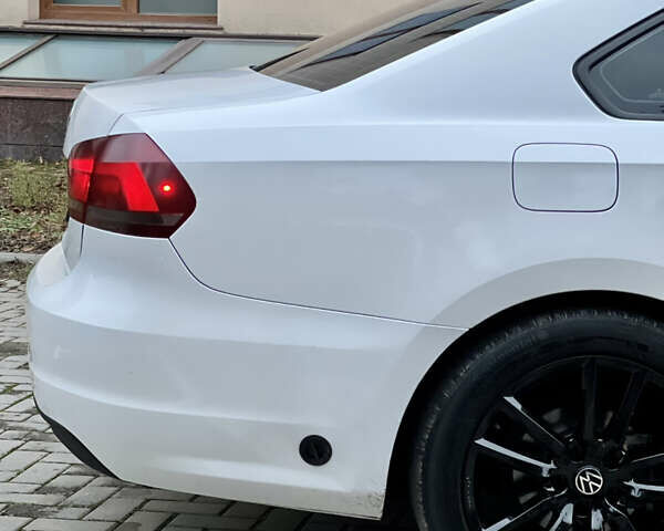 Белый Фольксваген Пассат, объемом двигателя 2.5 л и пробегом 295 тыс. км за 7999 $, фото 20 на Automoto.ua