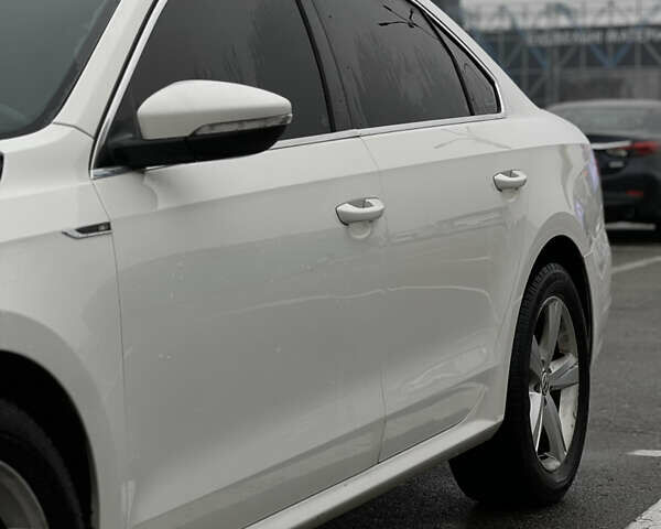 Белый Фольксваген Пассат, объемом двигателя 2.5 л и пробегом 241 тыс. км за 8700 $, фото 10 на Automoto.ua