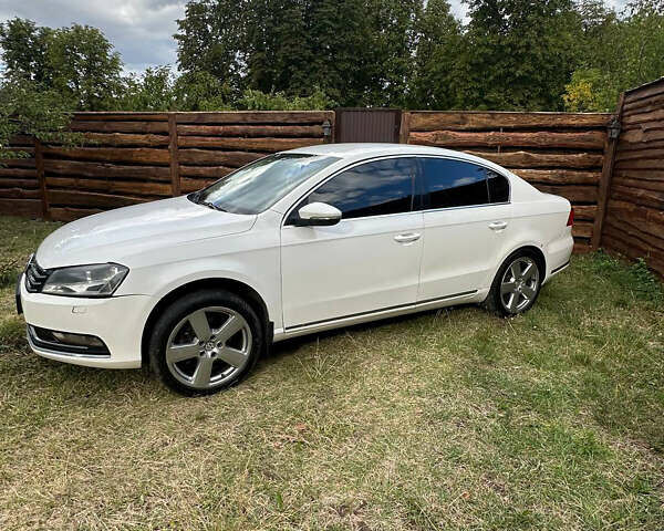 Белый Фольксваген Пассат, объемом двигателя 1.8 л и пробегом 175 тыс. км за 9200 $, фото 2 на Automoto.ua