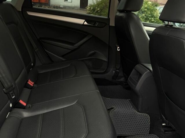 Белый Фольксваген Пассат, объемом двигателя 2.5 л и пробегом 221 тыс. км за 9500 $, фото 7 на Automoto.ua