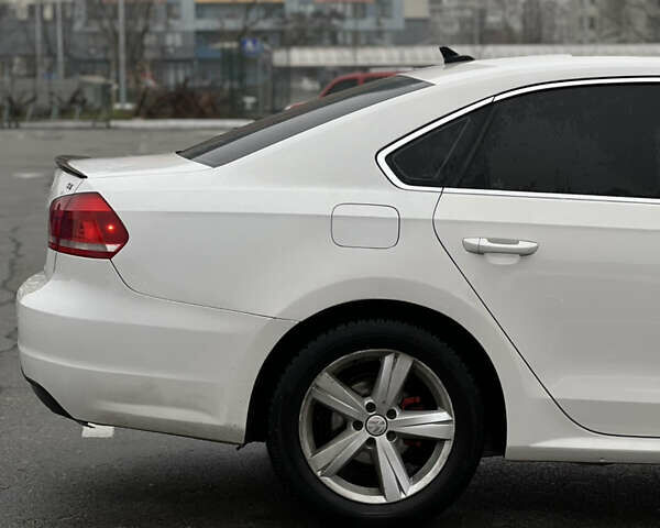 Белый Фольксваген Пассат, объемом двигателя 2.5 л и пробегом 241 тыс. км за 8700 $, фото 8 на Automoto.ua