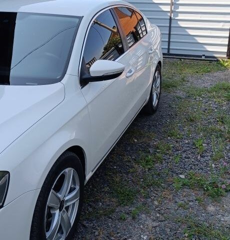 Белый Фольксваген Пассат, объемом двигателя 2 л и пробегом 272 тыс. км за 10800 $, фото 2 на Automoto.ua