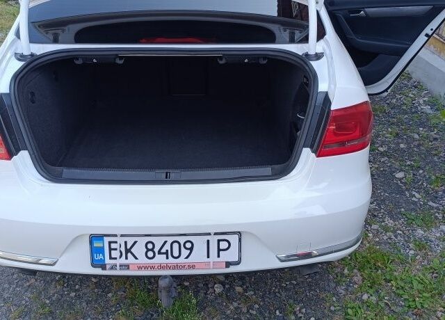 Белый Фольксваген Пассат, объемом двигателя 2 л и пробегом 272 тыс. км за 10800 $, фото 10 на Automoto.ua