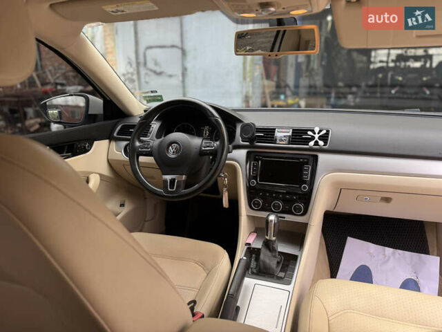 Белый Фольксваген Пассат, объемом двигателя 2.5 л и пробегом 219 тыс. км за 10250 $, фото 43 на Automoto.ua