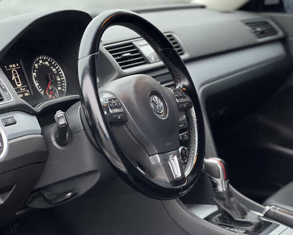 Белый Фольксваген Пассат, объемом двигателя 2.5 л и пробегом 241 тыс. км за 8700 $, фото 16 на Automoto.ua