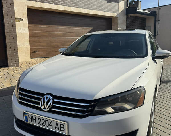 Фольксваген Пассат 2011 в Измаиле на Automoto.ua Белый Фольксваген Пассат, объемом двигателя 2.49 л и пробегом 258 тыс. км за 9000 $, фото 1 на Automoto.ua