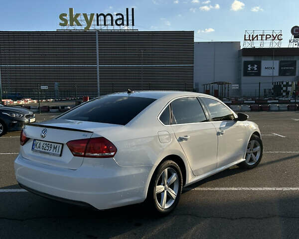 Білий Фольксваген Пассат, об'ємом двигуна 2.5 л та пробігом 240 тис. км за 8500 $, фото 3 на Automoto.ua