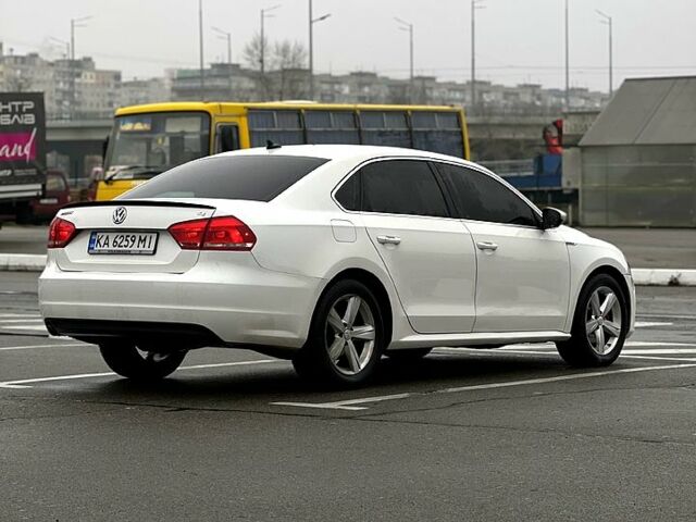 Білий Фольксваген Пассат, об'ємом двигуна 2.5 л та пробігом 242 тис. км за 8600 $, фото 3 на Automoto.ua