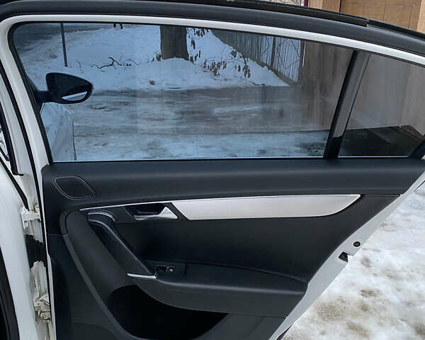 Белый Фольксваген Пассат, объемом двигателя 1.97 л и пробегом 224 тыс. км за 12400 $, фото 33 на Automoto.ua