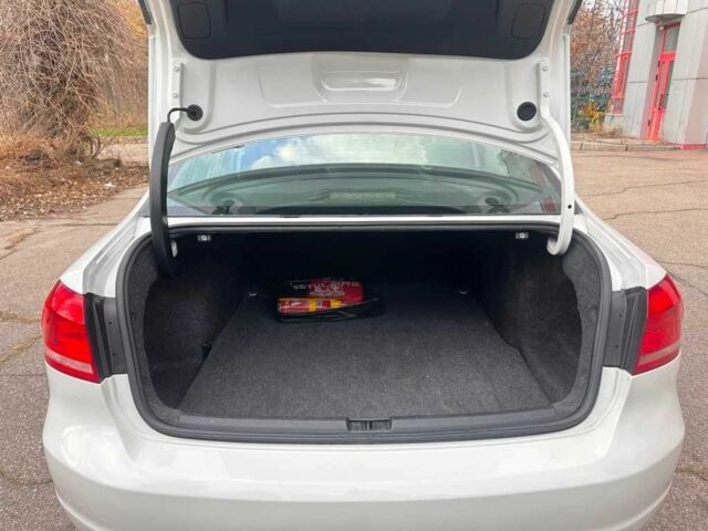 Белый Фольксваген Пассат, объемом двигателя 2.5 л и пробегом 228 тыс. км за 8700 $, фото 8 на Automoto.ua