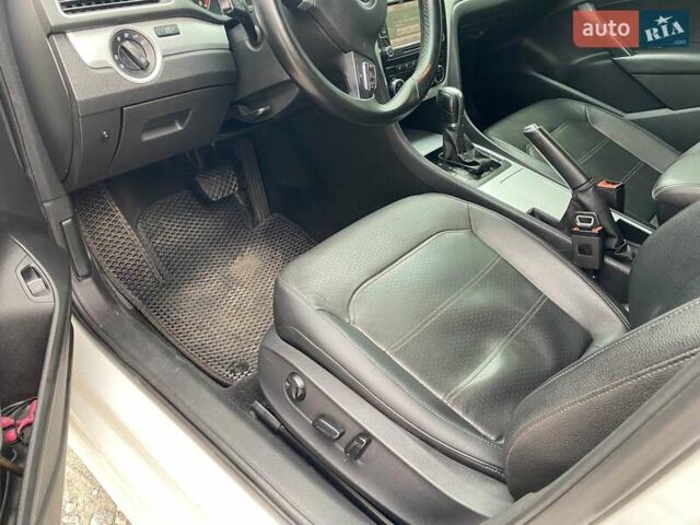 Белый Фольксваген Пассат, объемом двигателя 2.5 л и пробегом 212 тыс. км за 10300 $, фото 13 на Automoto.ua