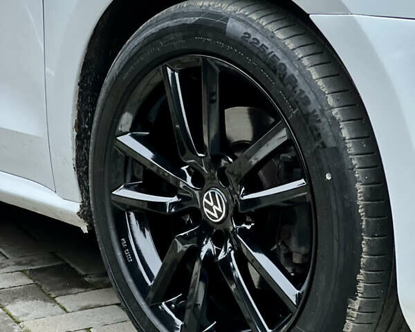 Белый Фольксваген Пассат, объемом двигателя 2.5 л и пробегом 295 тыс. км за 7999 $, фото 22 на Automoto.ua