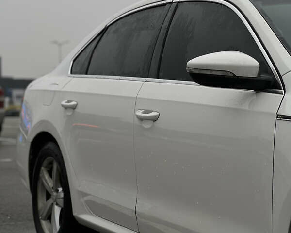 Белый Фольксваген Пассат, объемом двигателя 2.5 л и пробегом 241 тыс. км за 8700 $, фото 11 на Automoto.ua