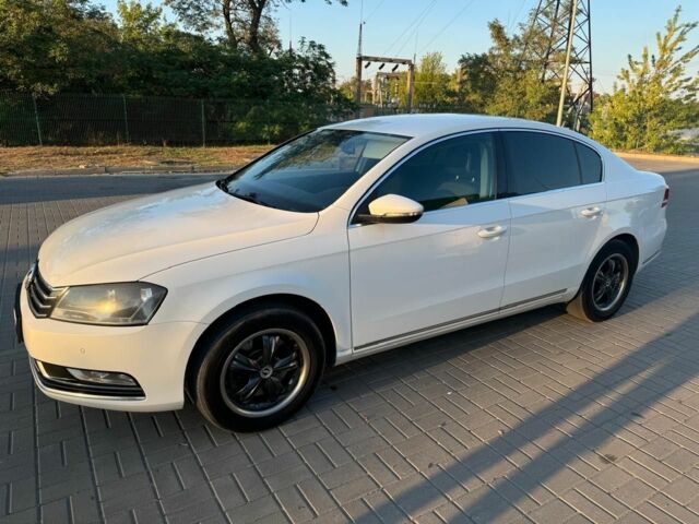 Белый Фольксваген Пассат, объемом двигателя 1.8 л и пробегом 216 тыс. км за 9000 $, фото 1 на Automoto.ua