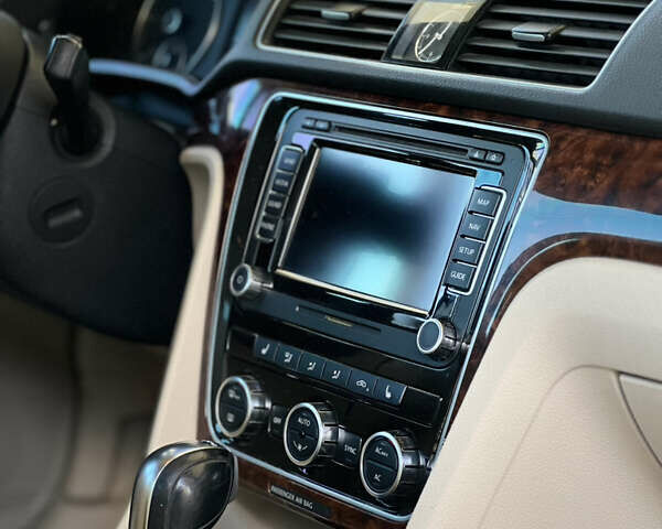 Белый Фольксваген Пассат, объемом двигателя 2 л и пробегом 266 тыс. км за 10699 $, фото 14 на Automoto.ua