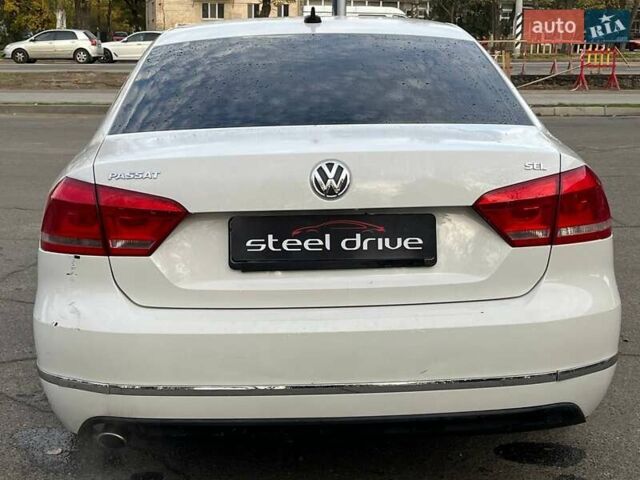 Білий Фольксваген Пассат, об'ємом двигуна 2.48 л та пробігом 300 тис. км за 8599 $, фото 4 на Automoto.ua