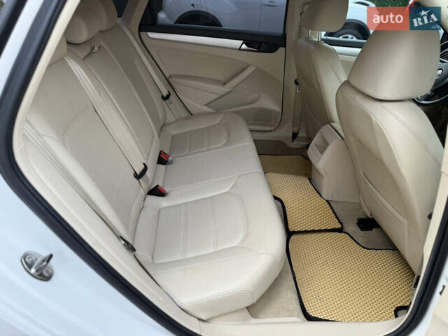 Белый Фольксваген Пассат, объемом двигателя 2.48 л и пробегом 125 тыс. км за 9900 $, фото 32 на Automoto.ua