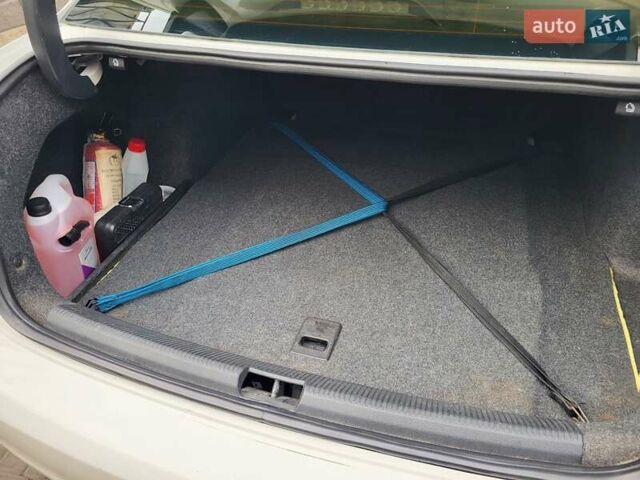 Белый Фольксваген Пассат, объемом двигателя 2.48 л и пробегом 173 тыс. км за 12300 $, фото 5 на Automoto.ua