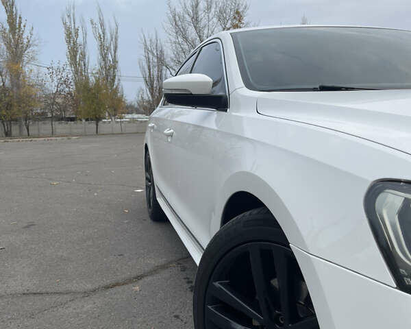 Белый Фольксваген Пассат, объемом двигателя 3.6 л и пробегом 205 тыс. км за 11800 $, фото 2 на Automoto.ua