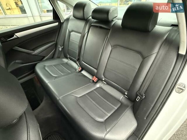 Білий Фольксваген Пассат, об'ємом двигуна 2.5 л та пробігом 239 тис. км за 9300 $, фото 18 на Automoto.ua