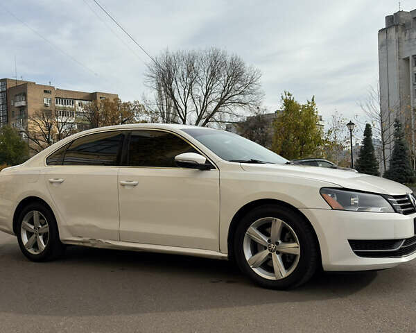 Білий Фольксваген Пассат, об'ємом двигуна 2.48 л та пробігом 237 тис. км за 9500 $, фото 6 на Automoto.ua