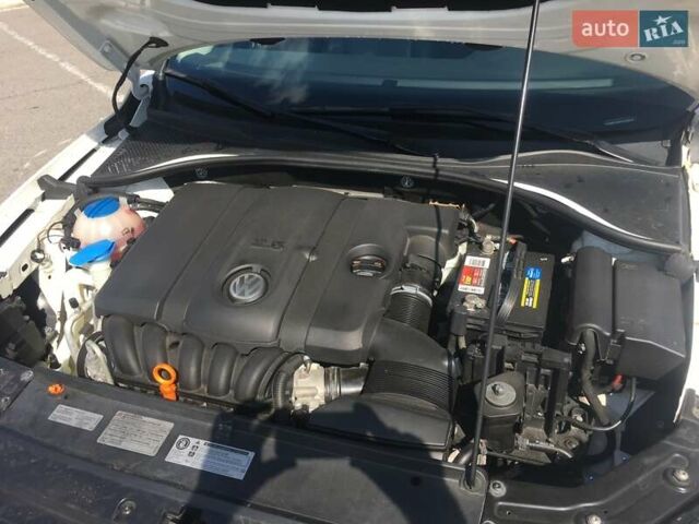 Белый Фольксваген Пассат, объемом двигателя 2.5 л и пробегом 193 тыс. км за 10200 $, фото 16 на Automoto.ua