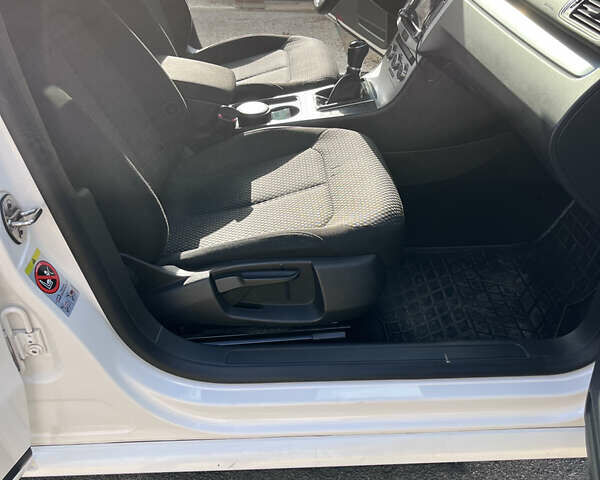 Белый Фольксваген Пассат, объемом двигателя 1.8 л и пробегом 143 тыс. км за 10500 $, фото 8 на Automoto.ua