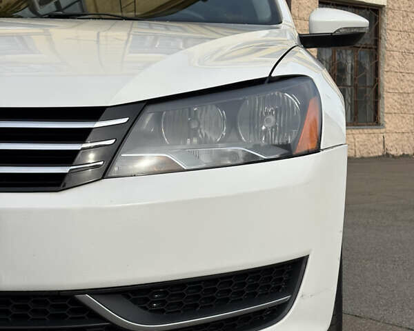 Білий Фольксваген Пассат, об'ємом двигуна 2.48 л та пробігом 237 тис. км за 9500 $, фото 4 на Automoto.ua