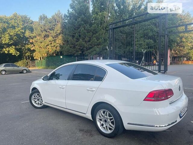 Белый Фольксваген Пассат, объемом двигателя 1.6 л и пробегом 220 тыс. км за 9500 $, фото 4 на Automoto.ua