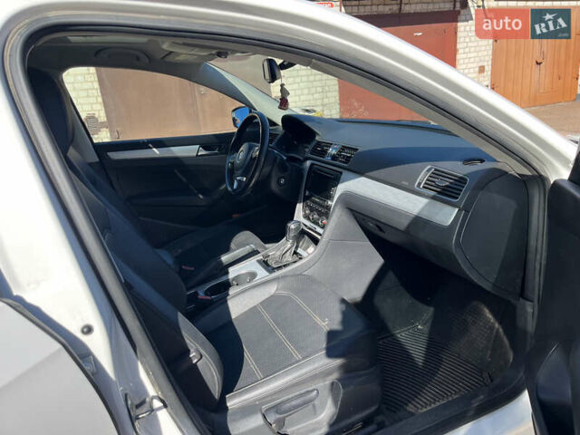 Білий Фольксваген Пассат, об'ємом двигуна 2.5 л та пробігом 186 тис. км за 9900 $, фото 7 на Automoto.ua