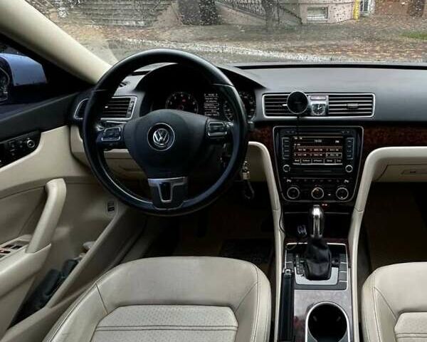 Білий Фольксваген Пассат, об'ємом двигуна 2.48 л та пробігом 217 тис. км за 9400 $, фото 10 на Automoto.ua