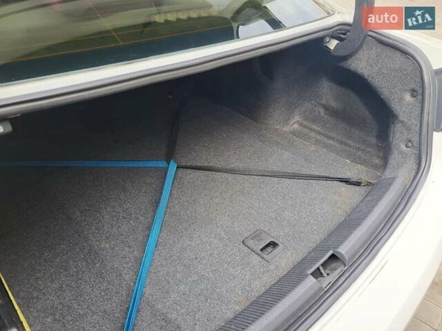 Белый Фольксваген Пассат, объемом двигателя 2.48 л и пробегом 173 тыс. км за 12300 $, фото 6 на Automoto.ua