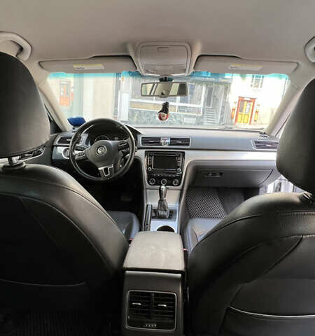 Белый Фольксваген Пассат, объемом двигателя 2.5 л и пробегом 201 тыс. км за 10300 $, фото 4 на Automoto.ua