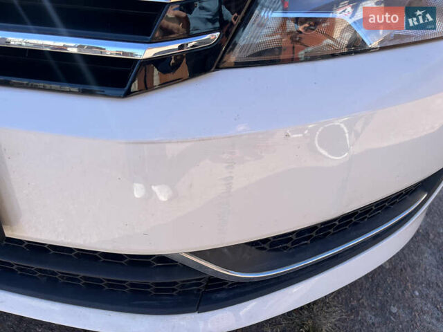 Білий Фольксваген Пассат, об'ємом двигуна 2.5 л та пробігом 186 тис. км за 9900 $, фото 10 на Automoto.ua