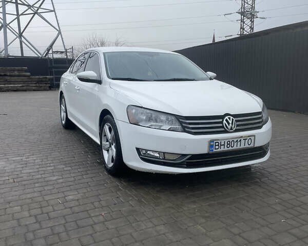 Белый Фольксваген Пассат, объемом двигателя 2.5 л и пробегом 290 тыс. км за 10000 $, фото 4 на Automoto.ua