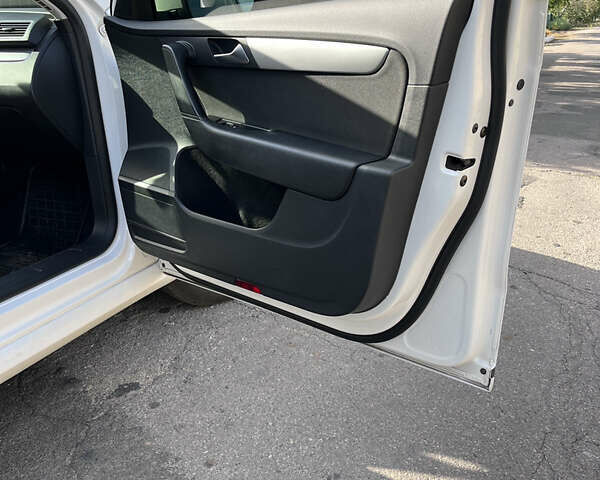 Белый Фольксваген Пассат, объемом двигателя 1.8 л и пробегом 143 тыс. км за 10500 $, фото 9 на Automoto.ua