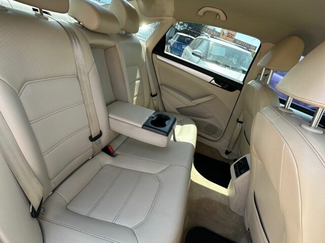 Белый Фольксваген Пассат, объемом двигателя 2.5 л и пробегом 247 тыс. км за 8900 $, фото 5 на Automoto.ua