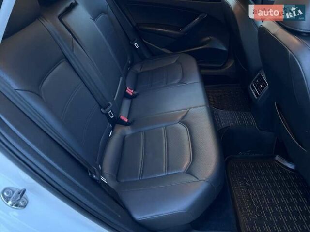 Белый Фольксваген Пассат, объемом двигателя 2.5 л и пробегом 231 тыс. км за 11700 $, фото 11 на Automoto.ua