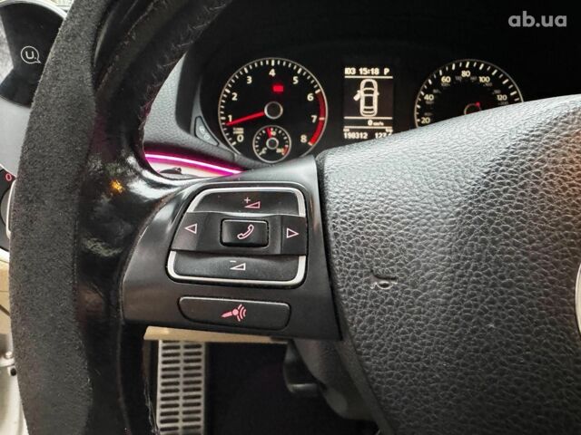 Белый Фольксваген Пассат, объемом двигателя 2.5 л и пробегом 190 тыс. км за 10790 $, фото 16 на Automoto.ua