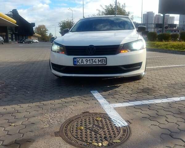 Фольксваген Пассат 2012 в Киеве на Automoto.ua Белый Фольксваген Пассат, объемом двигателя 2.48 л и пробегом 300 тыс. км за 8900 $, фото 16 на Automoto.ua